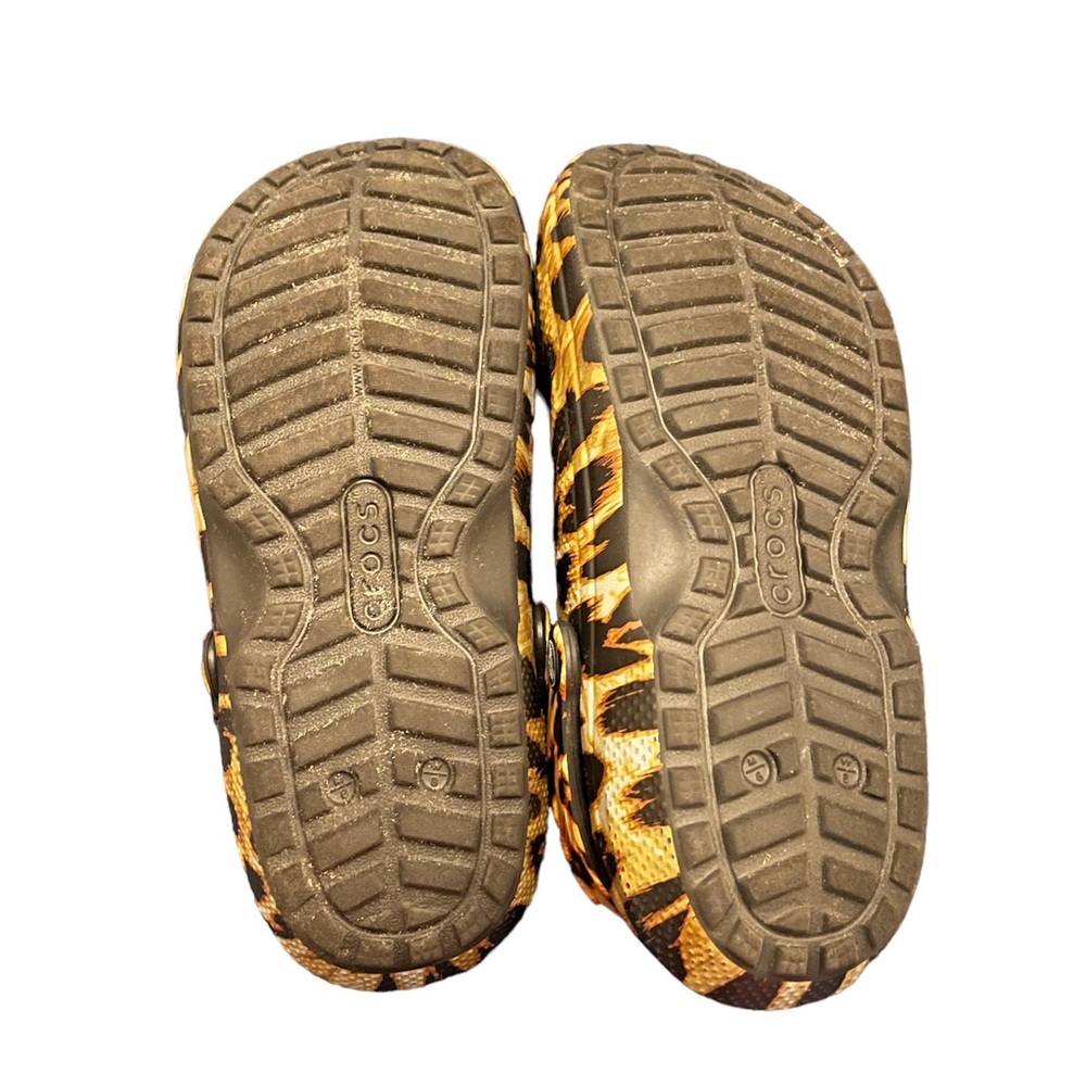 CROCS. Size 6 in men and 8 in woman. - Picture 3 of 5